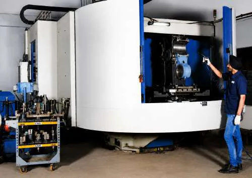 CNC HMC 4-axis machine with operator