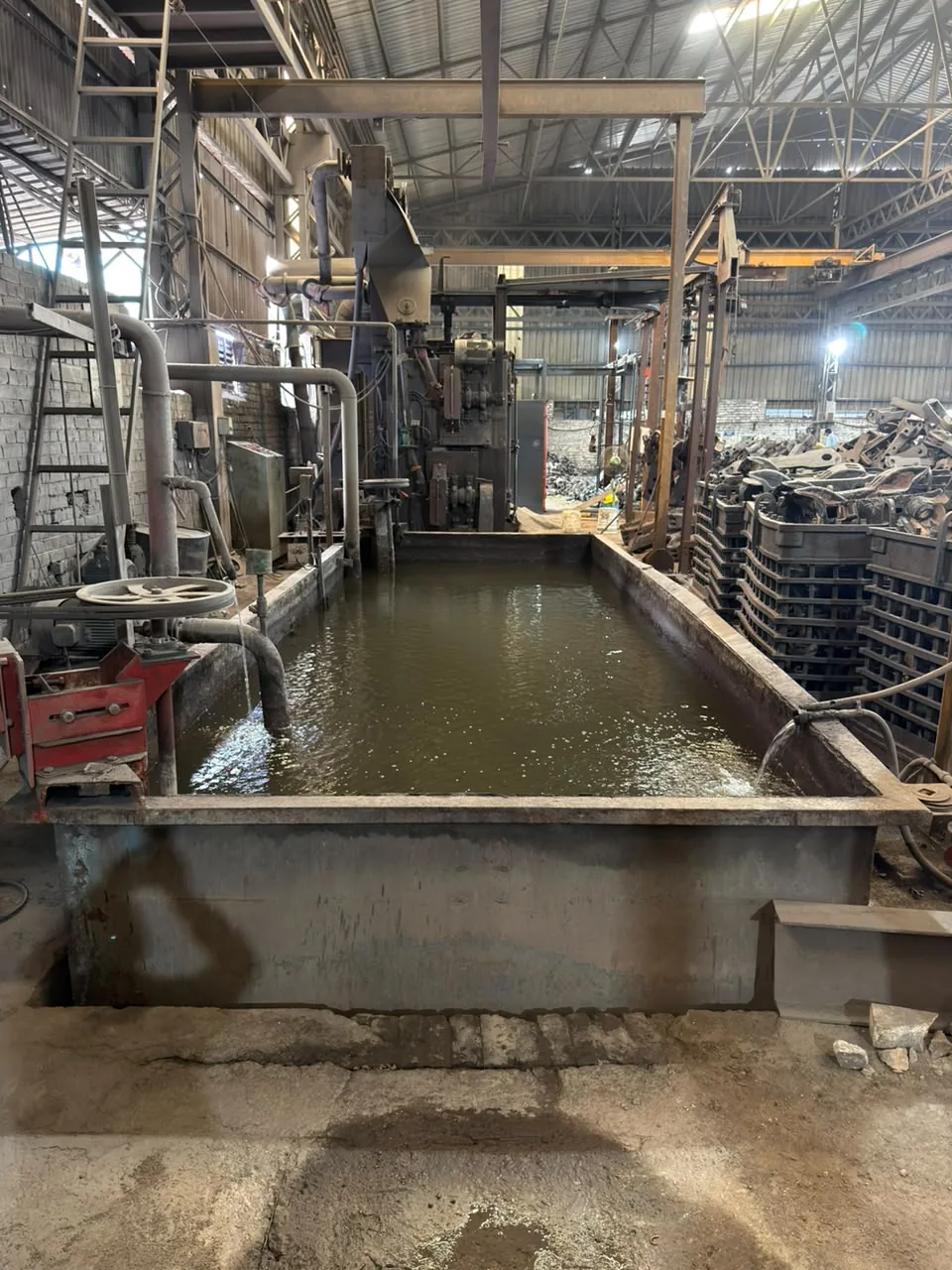 Quenching tank with steaming water